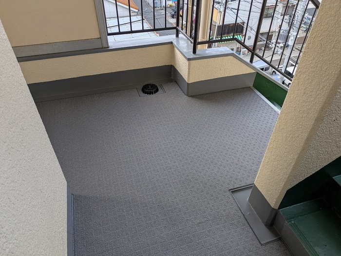 神戸市長田区 タキロンQAで共用廊下の長尺シートを貼り替える費用は