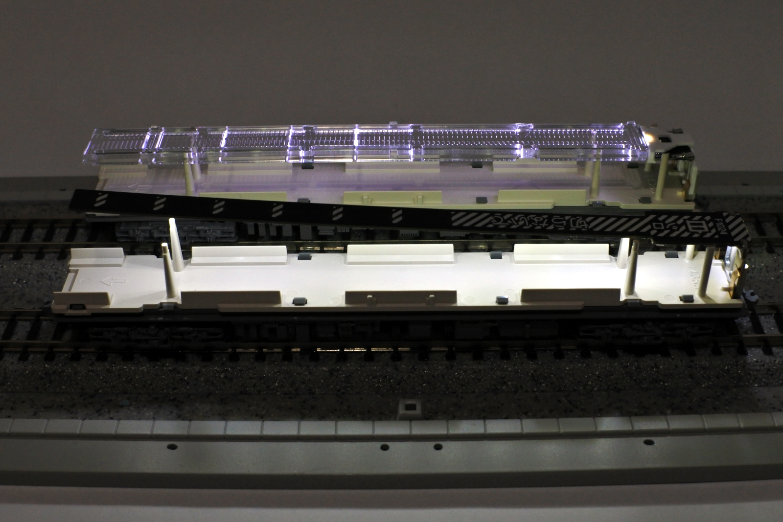 ポポンデッタの室内灯をKATOの鉄道模型に取り付けてみた 実際の
