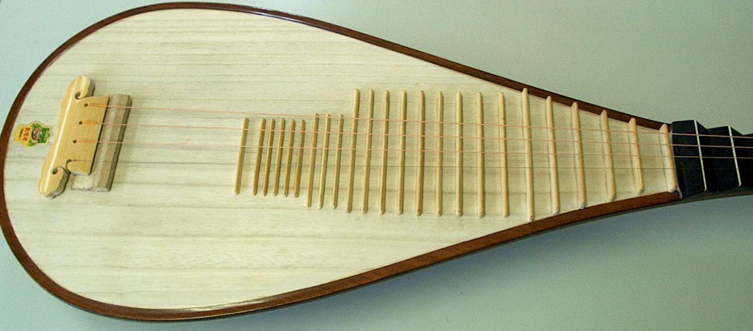 中国民族楽器、琵琶、揚琴、古箏、笛、十二楽坊の楽器が全て揃う