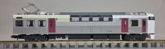 215系 1次形「湘南ライナー」が入線いたしました。 マイクロエース