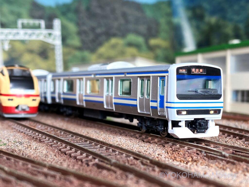 E231系 横須賀色（スカ色）（成田線開業120周年ラッピング）が入線しま