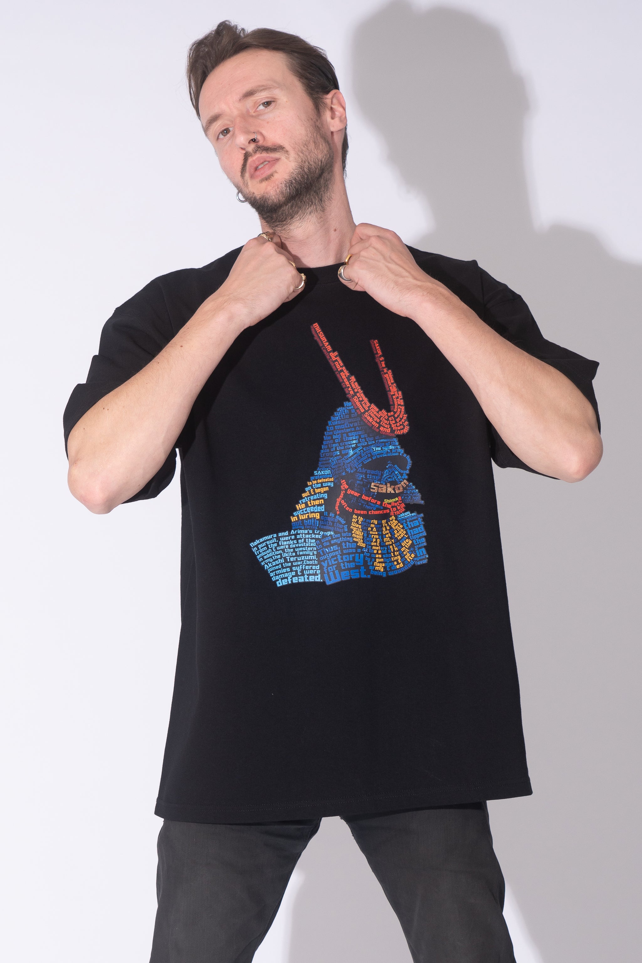 040104 侍 タイポグラフィ Tシャツ（前面） 島 左近 – 侍ブランドT