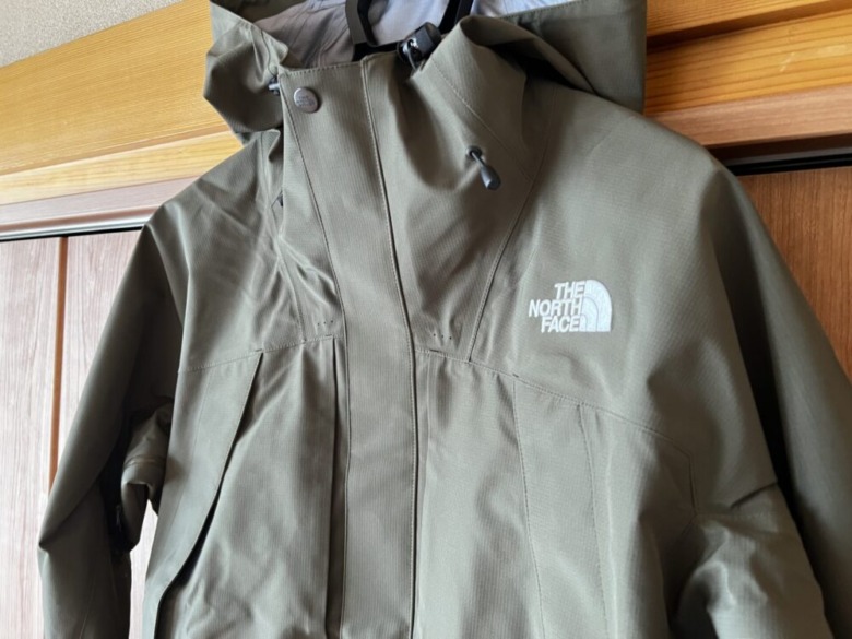 ノースフェイス「オールマウンテンジャケット」サイズ感やコーデ、違い