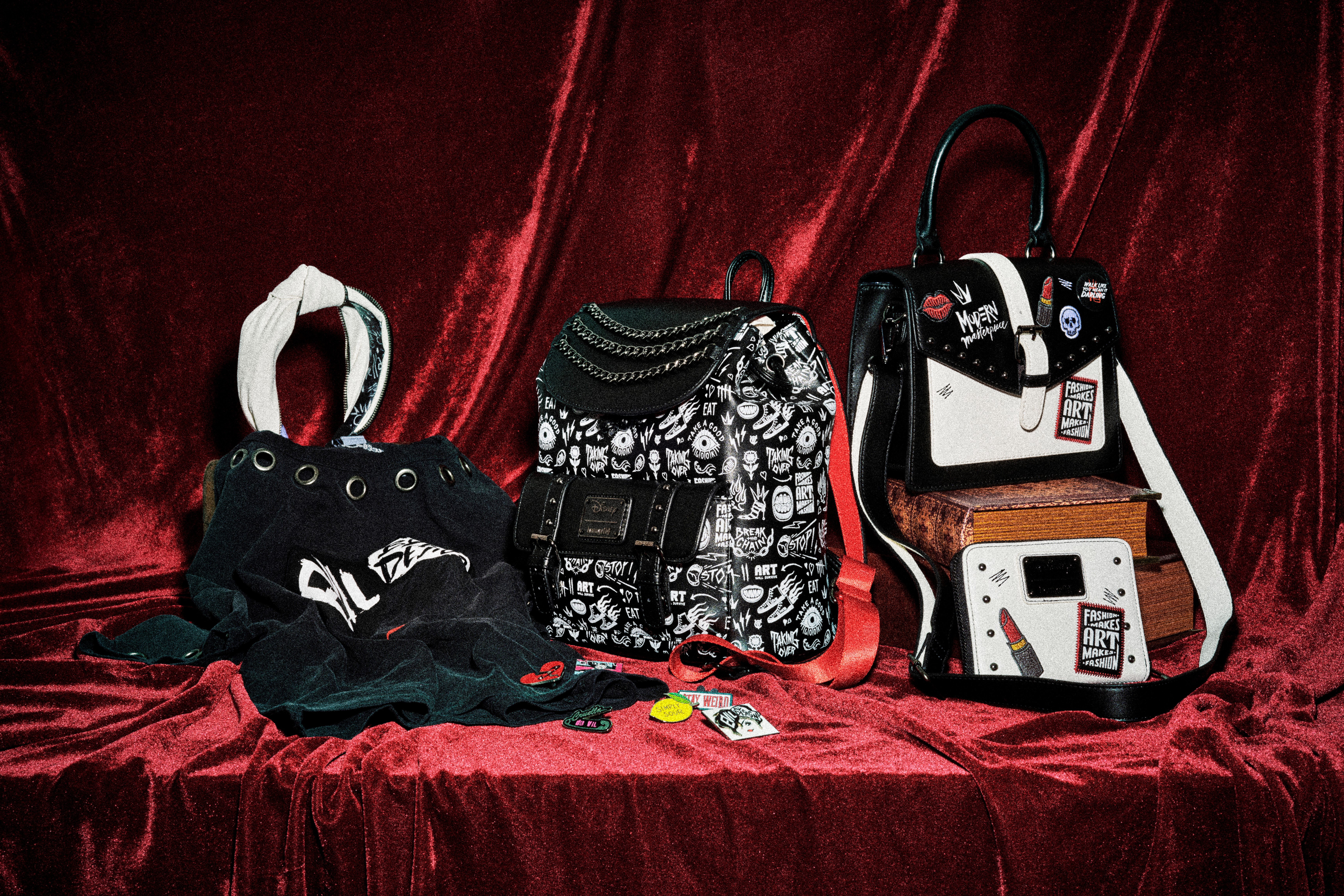 映画『クルエラ』とコラボしたパンクなグッズがディズニーストアに登場