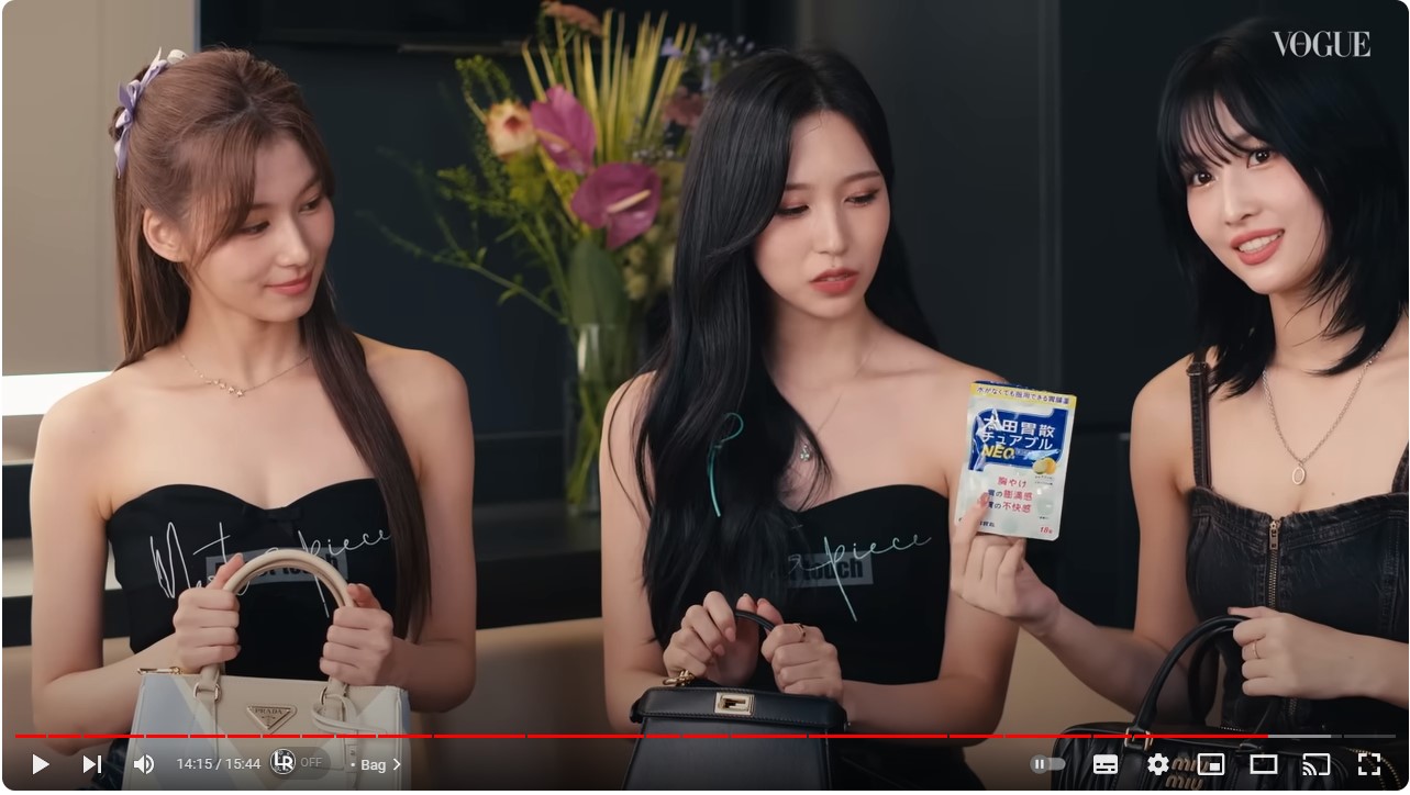 ソンミンス専用】TWICE・ミサモがバッグの中身を公開！ 3人の必須