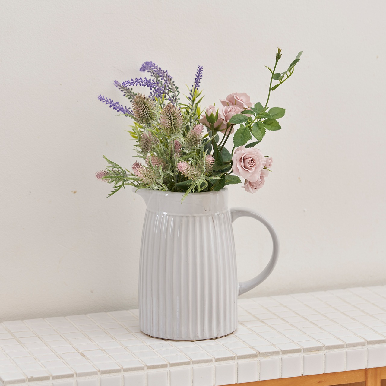 ピッチャー型のフレンチスタイル陶器製花瓶（グレー）