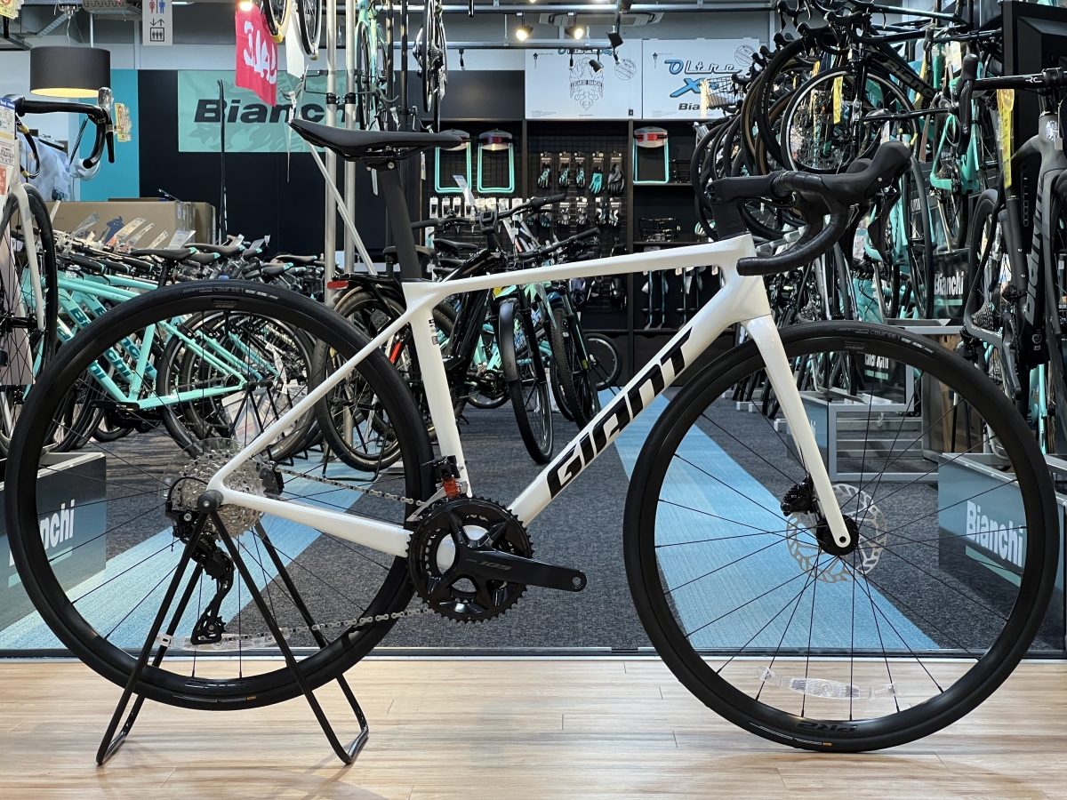 2025年モデル】GIANTの軽量レーシングバイクTCR ADVANCED 2 KOMが入荷