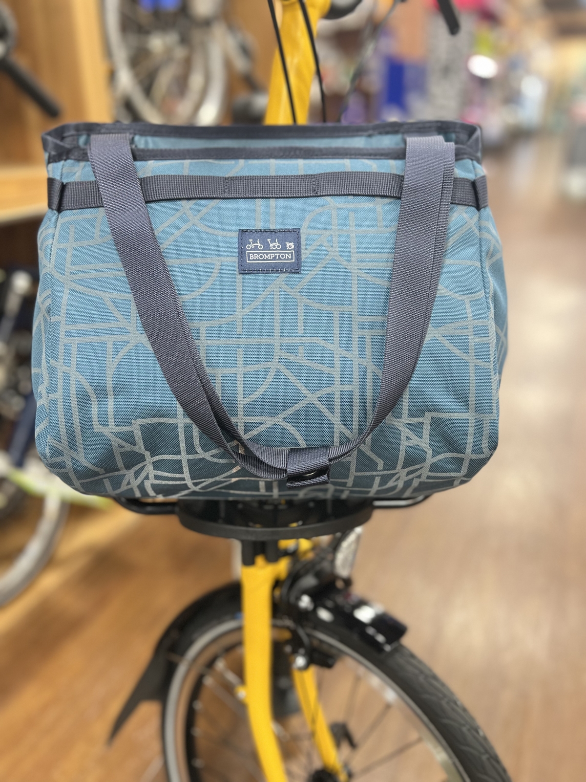BROMPTON】ニューヨークの街並みを再現した独特な模様のBAGが入荷