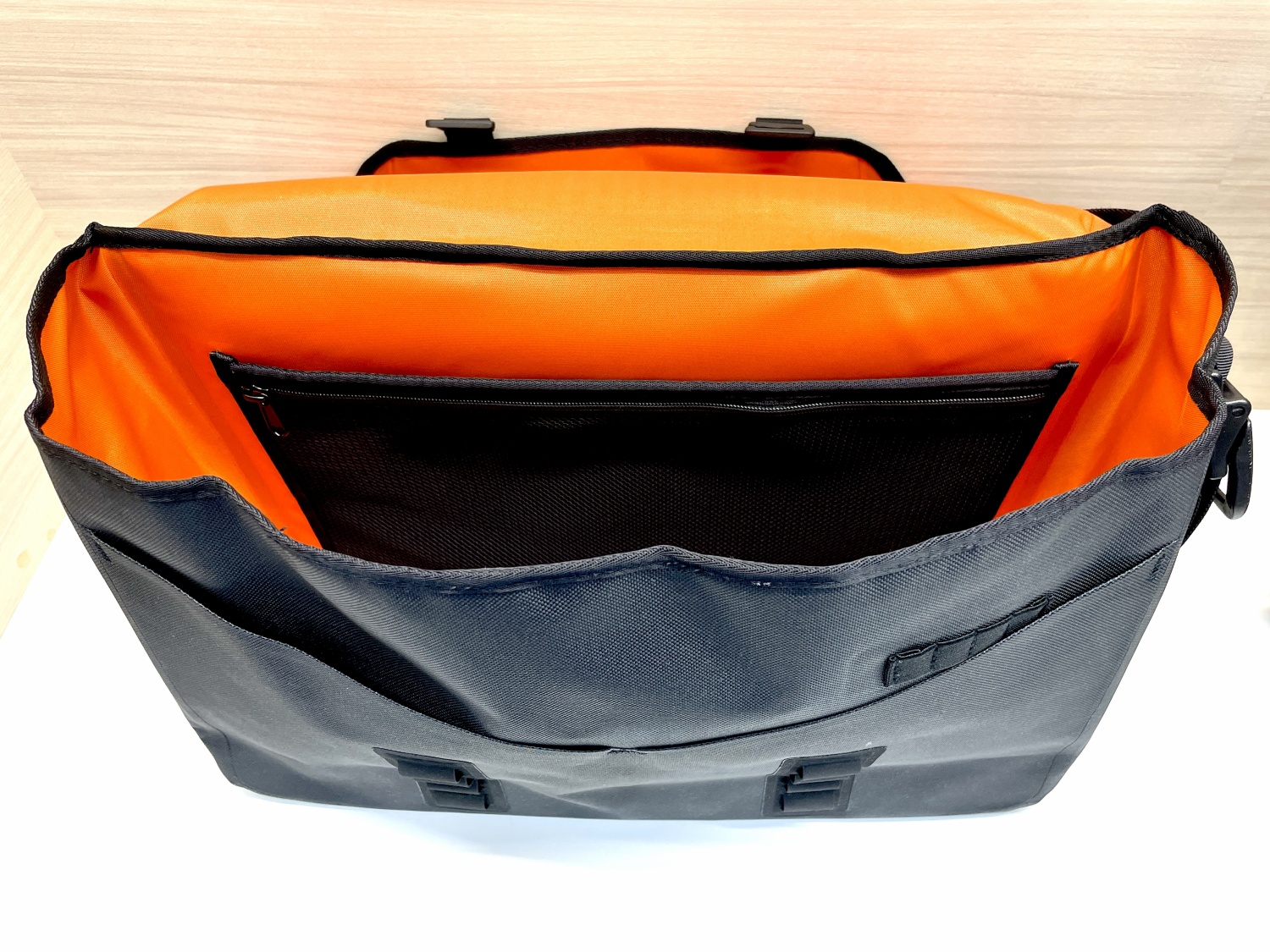 BROMPTON】容量たっぷりのメッセンジャーバッグ | 新宿で自転車をお