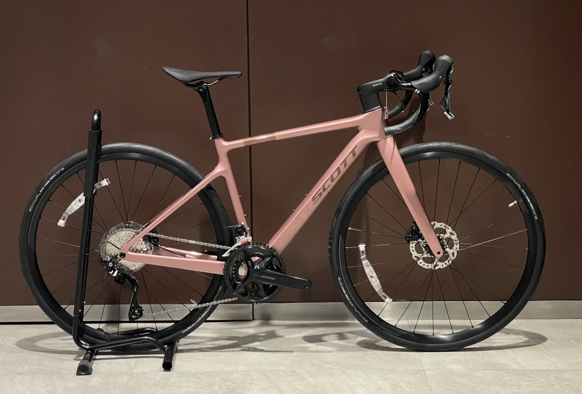 ありそうでなかったピンク色のカーボンロード入荷しました。 | 新宿で