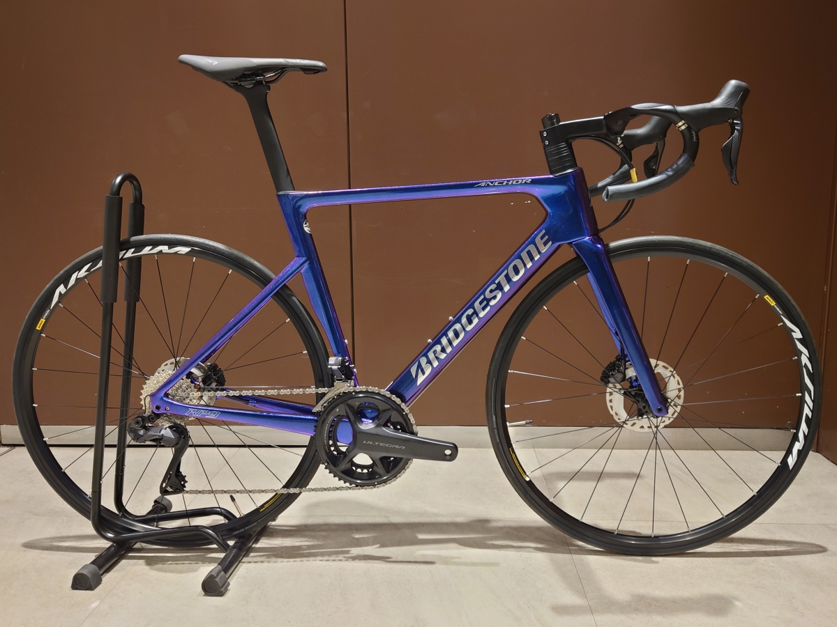 ANCHOR】ハイエンドレーシングバイクが入荷してきました！鮮やかな新色