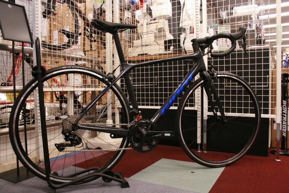 今となっては希少価値の高いカーボンリムバイク！「GIANT TCR ADVANCED