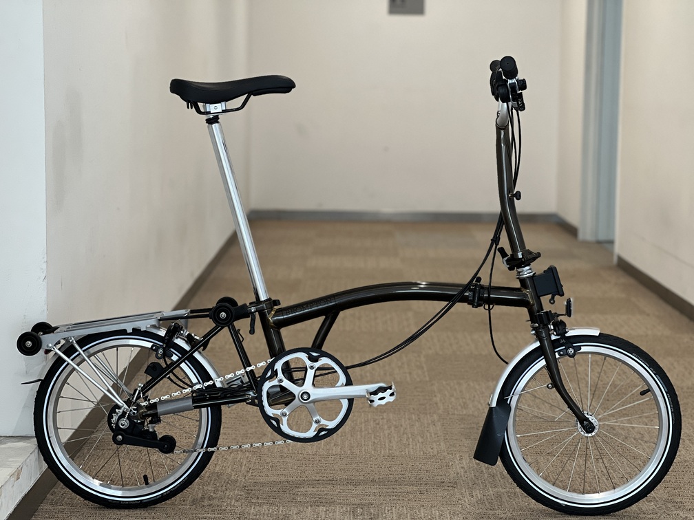 BROMPTON】廃色が決定…人気の「ブラックラッカー」しかもシルバー