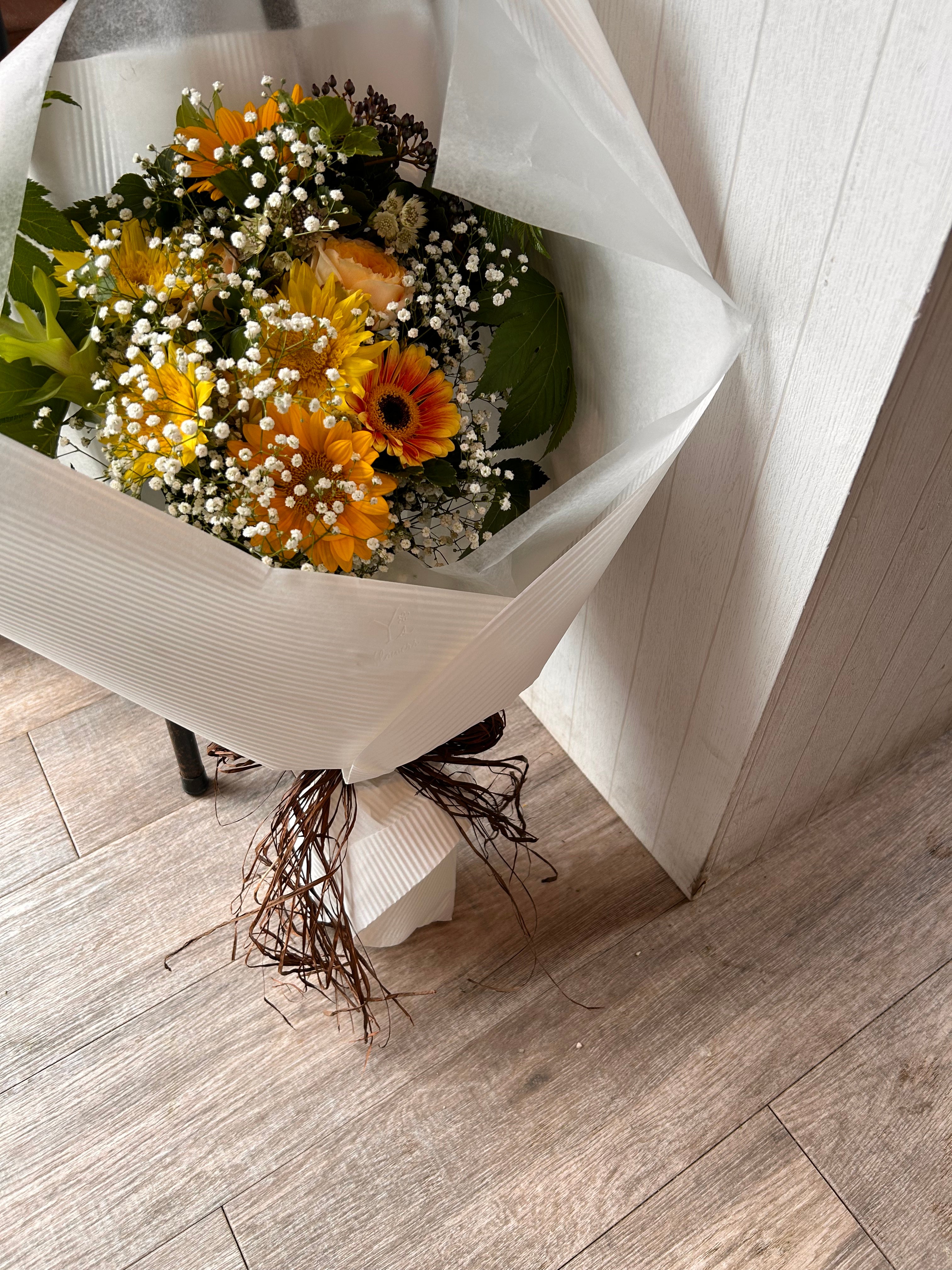 季節の花束 M – Y's flowers -千歳市幸福のお花屋さん-