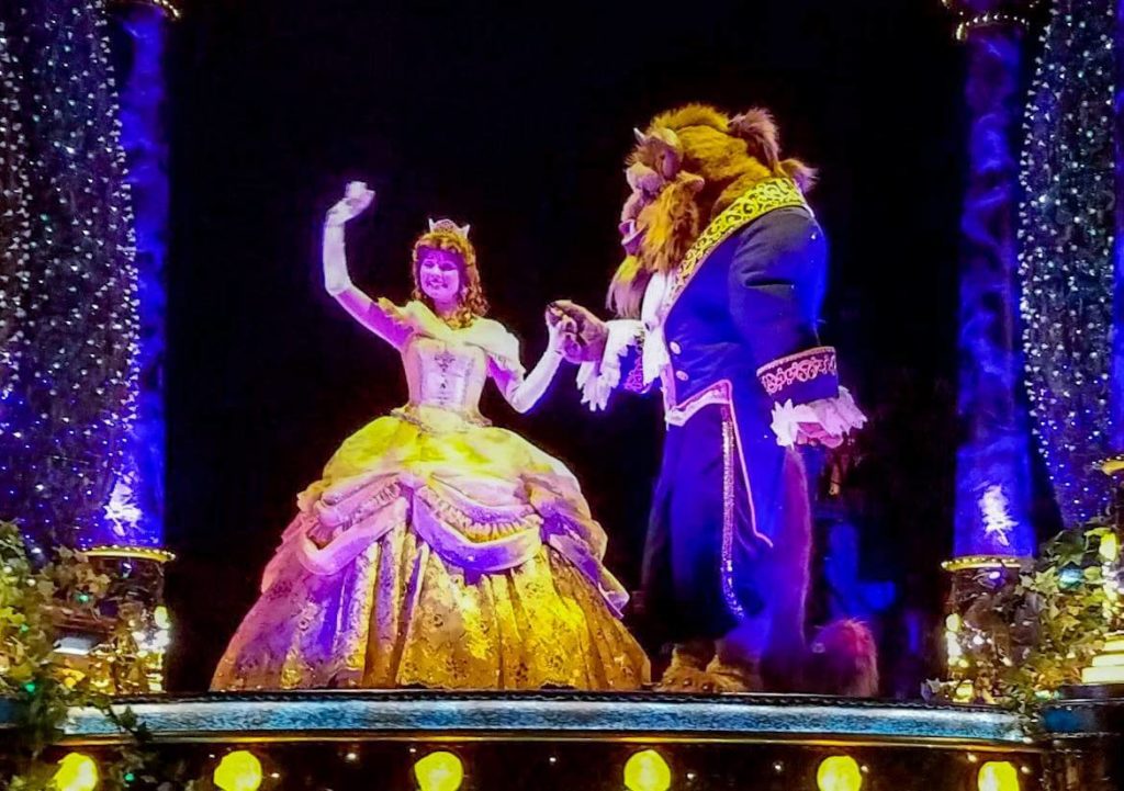 TDLに美女と野獣のアトラクションがオープン!新グッズ・メニューも登場