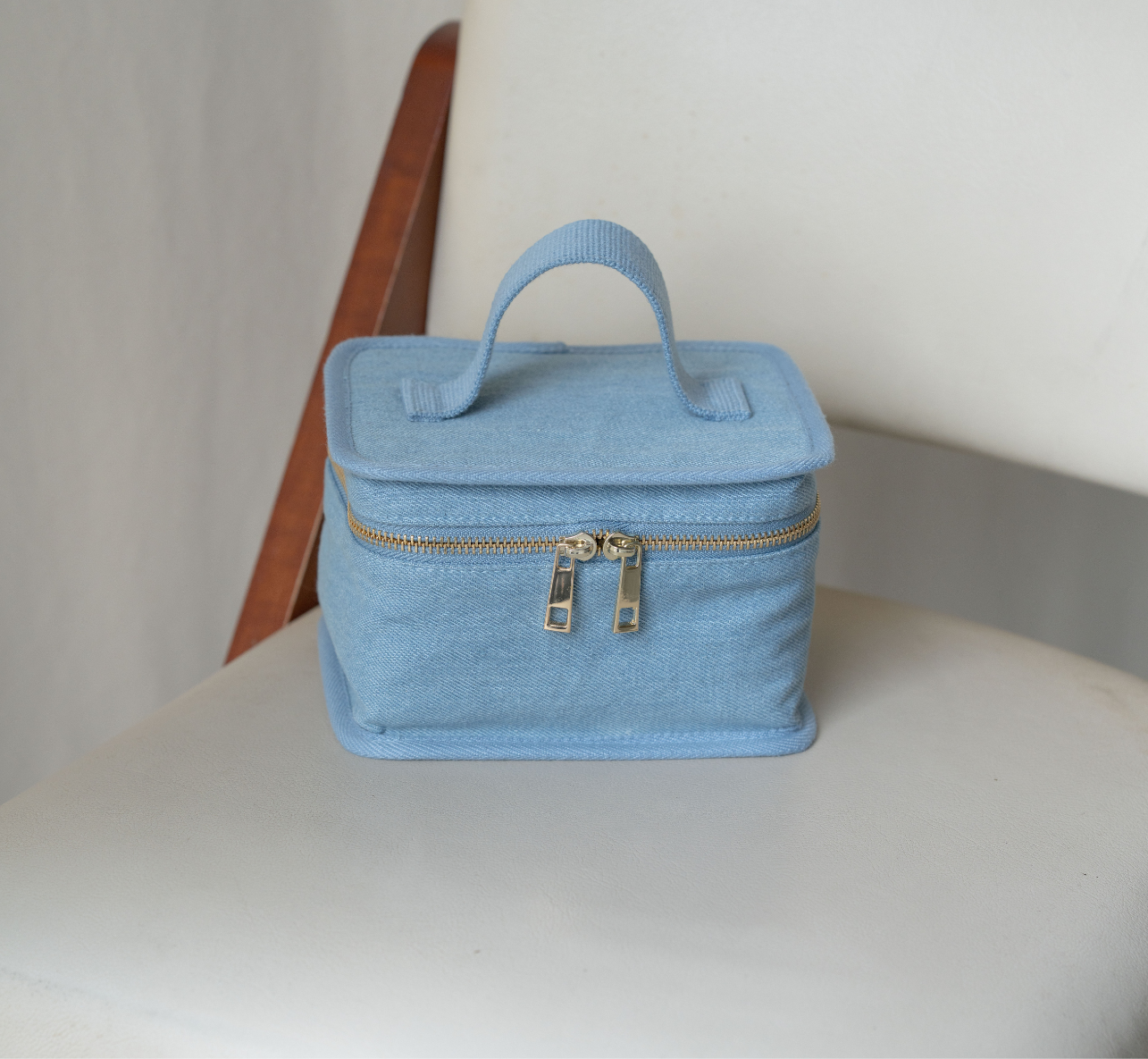 即納【新作】BISOU×L'EAU マルチポーチ / デニム / L mini（ネイビー