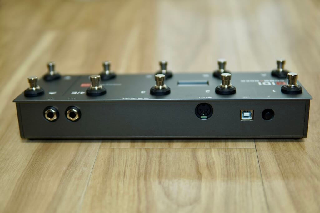 コンパクト軽量・低価格で扱いやすいMIDIフットコントローラー