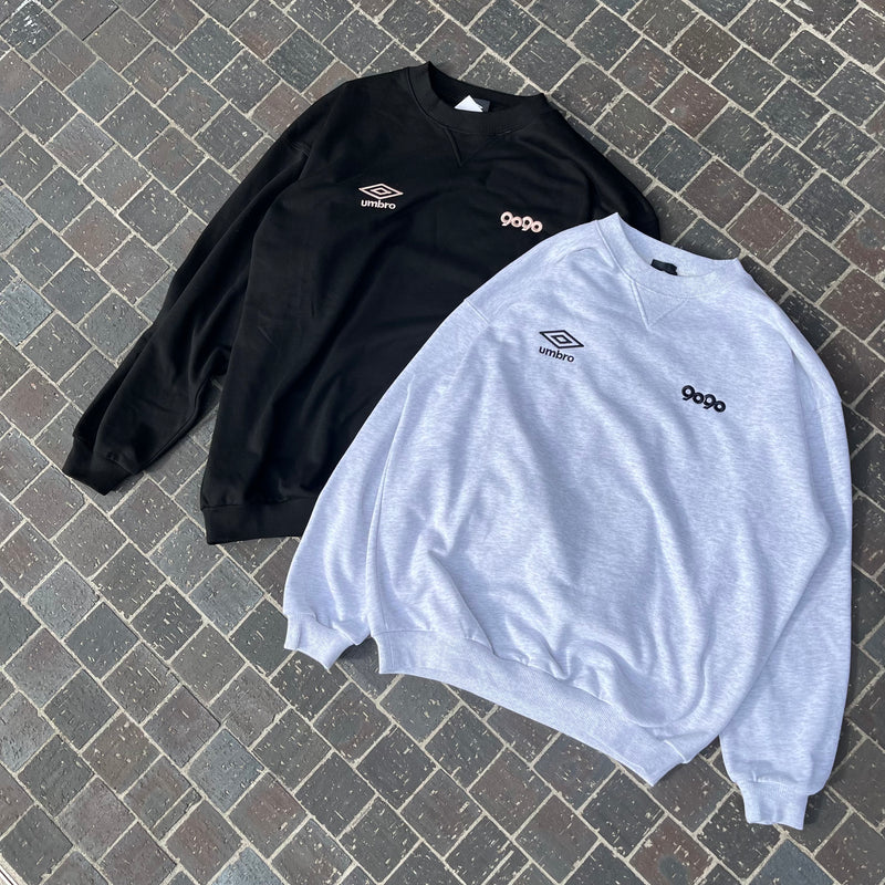 9090 × umbro Two Logo Sweat – YZ