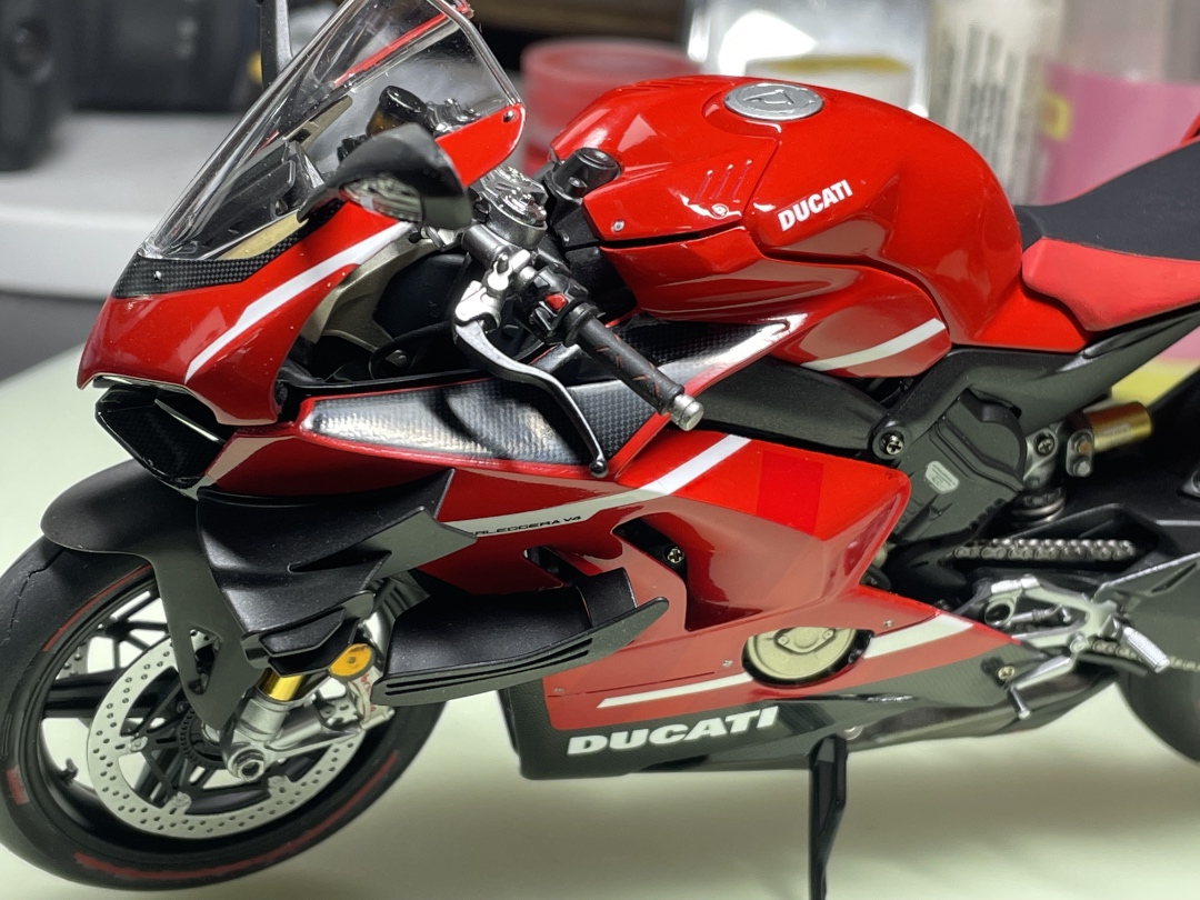 スポンジマスキングで行う退色表現と主脚・前脚のディテールアップ