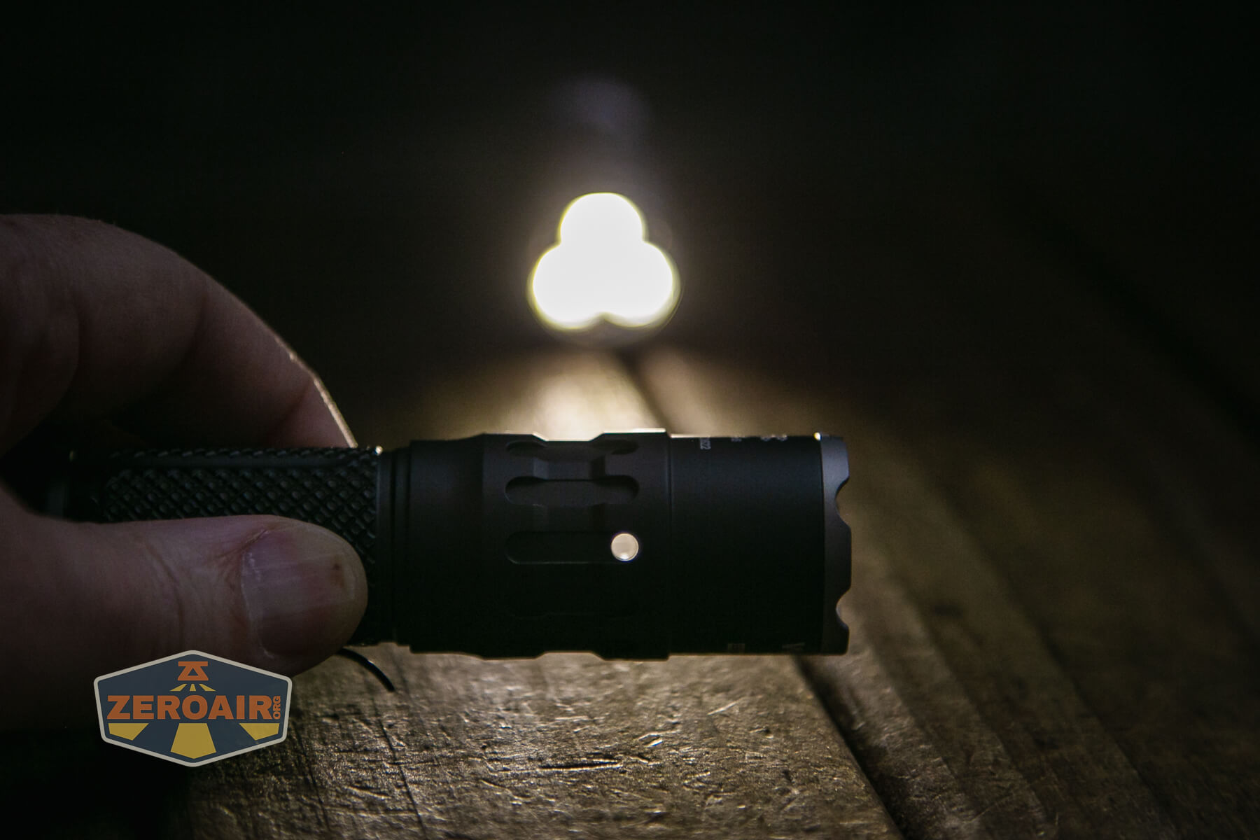 Weltool T2 “Elegant Panther” Flashlight Review - ZeroAir Reviews
