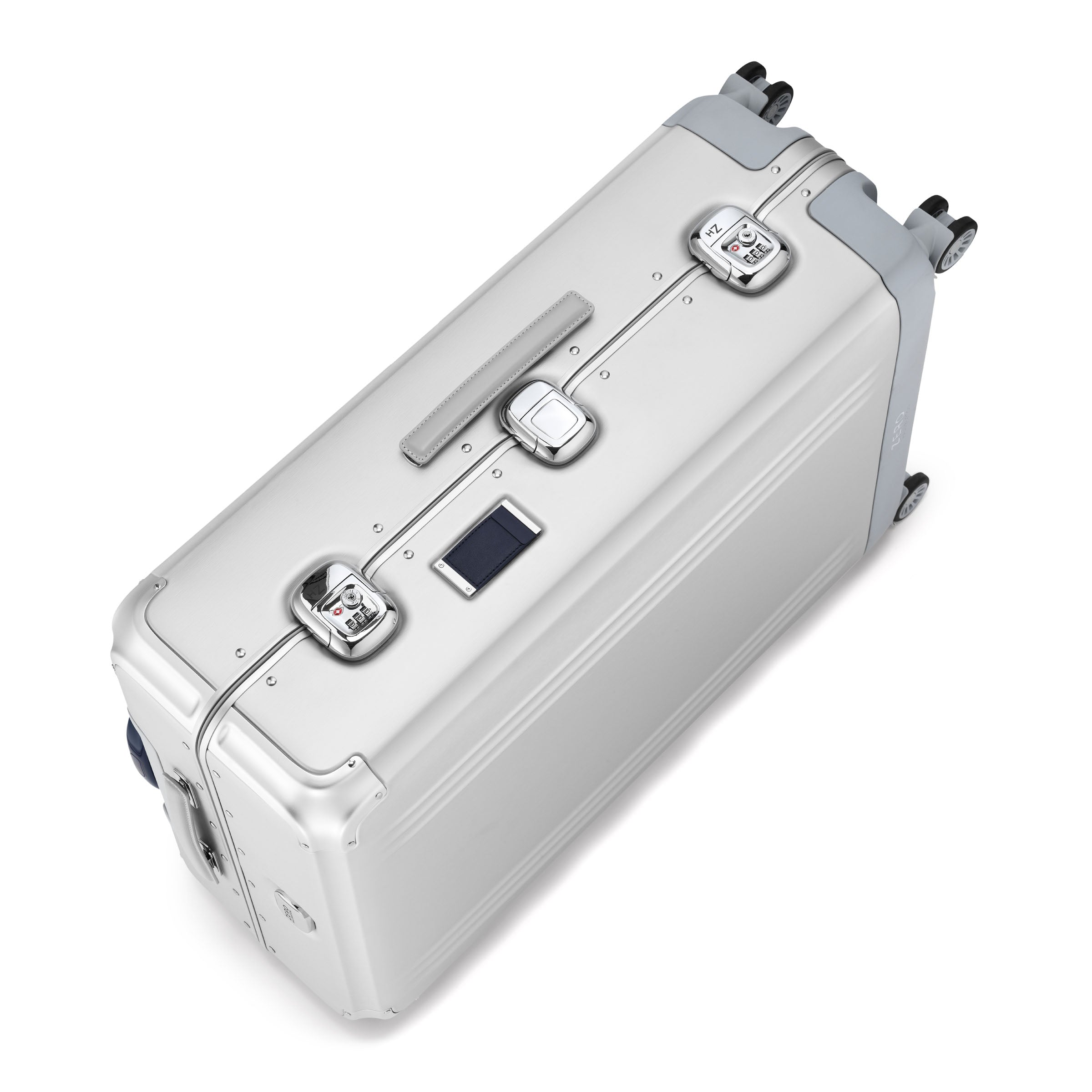 Pursuit Aluminum | Large Travel Case | Zero Halliburton