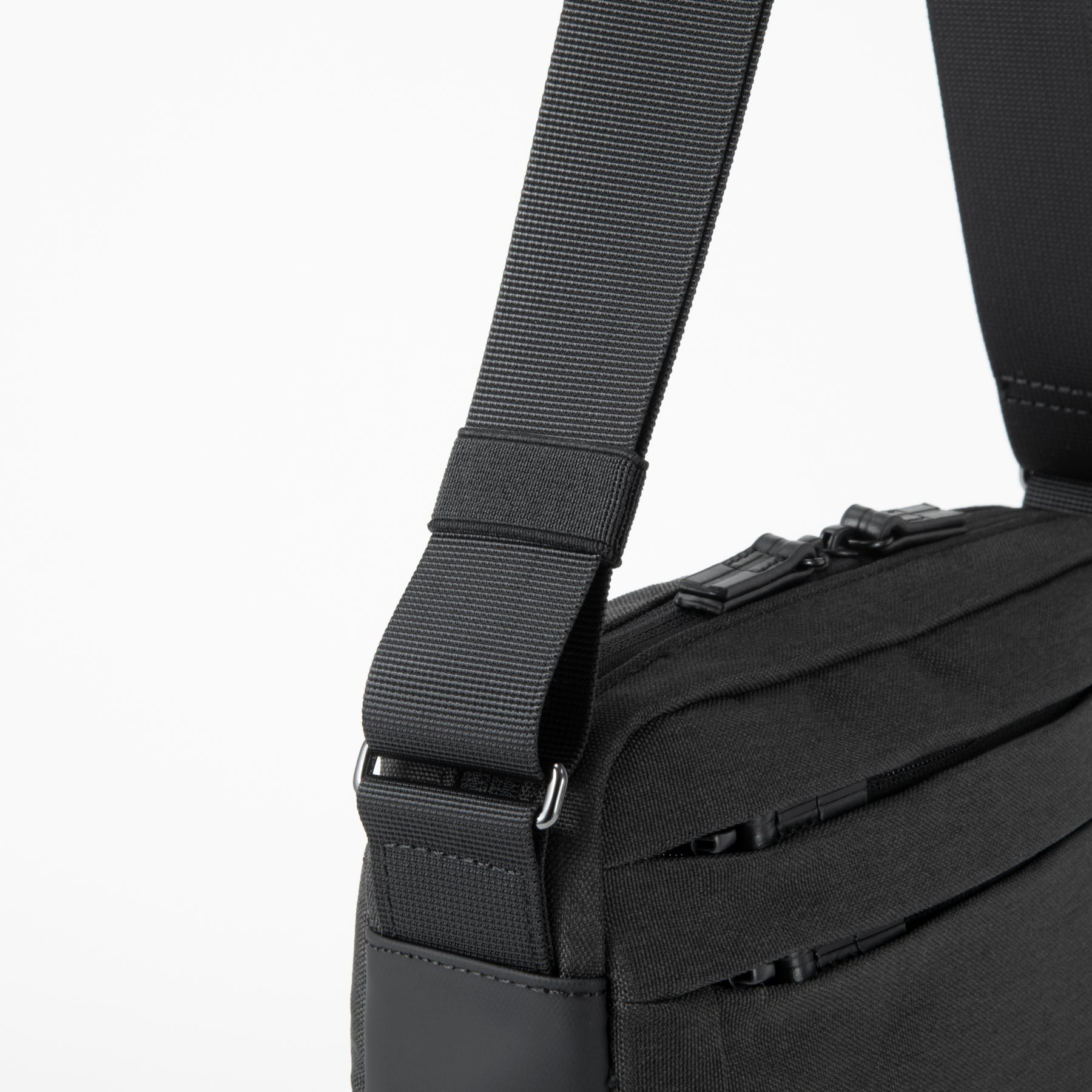 HLC | Horizontal Shoulder Bag 81403 – ZERO HALLIBURTON