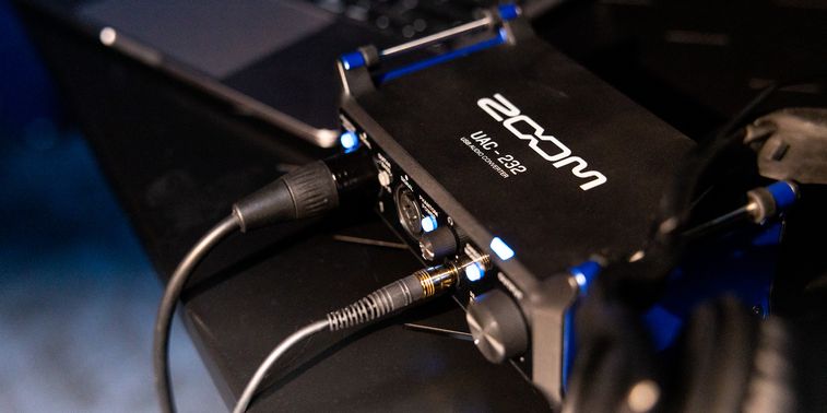 UAC-232 USB Audio Converter | ZOOM