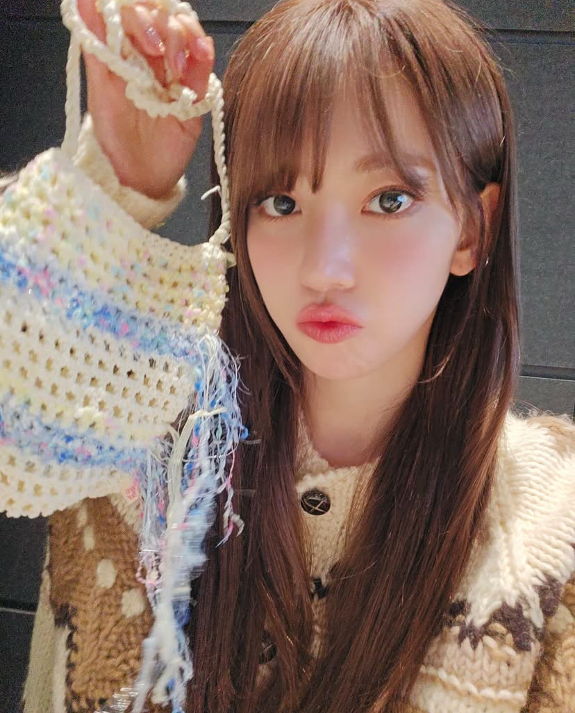 ≪趣味の編み物をブランド化♡≫LE SSERAFIM SAKURAが手掛ける編み物