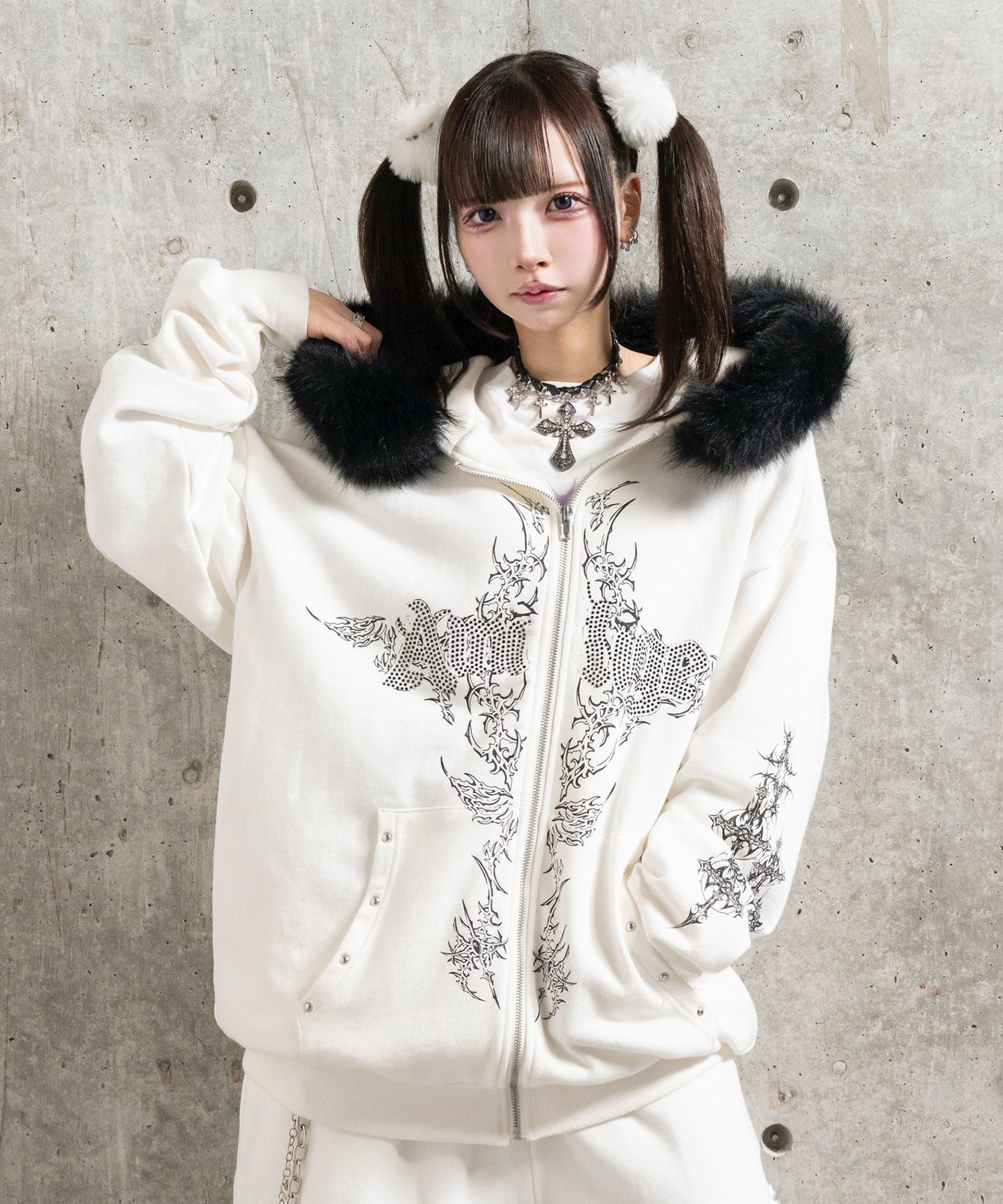 ファー付きAmiligeラインストーンZIPパーカー– A AM STUDIO