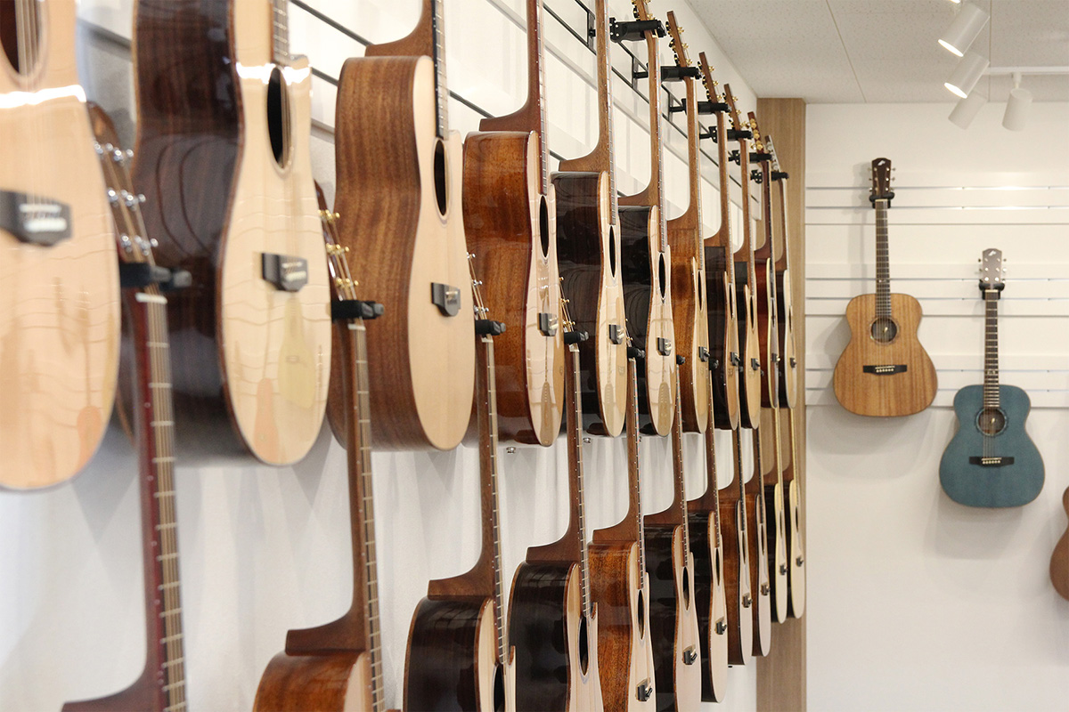 心ゆくまでギターが楽しめる“モーリス・ウッディ・ラウンジ”、長野県