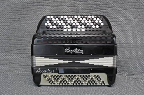 43音域120ベースの中型のGuerrini製です。120ベース | アコーディオン