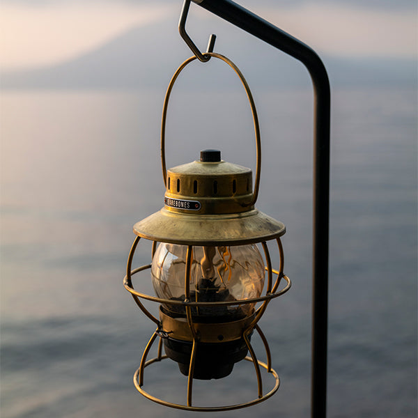 ベアボーンズ レイルロードランタンLED ブラス – aandfonlinestore