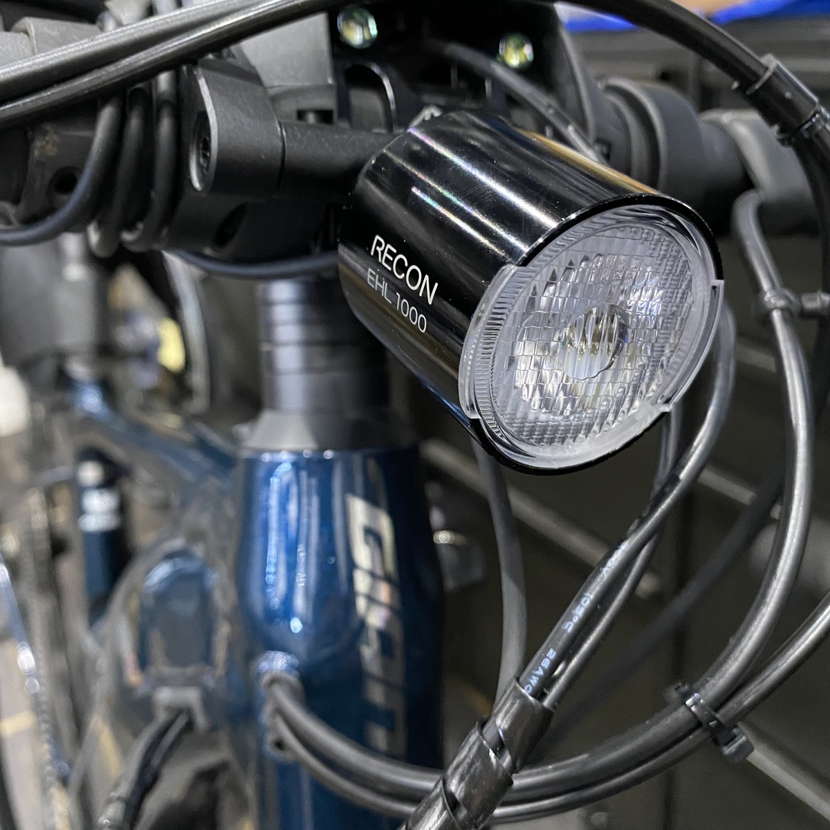 フロントライトの付いていないE-BIKEにオススメ！！RECON E HL 1000が
