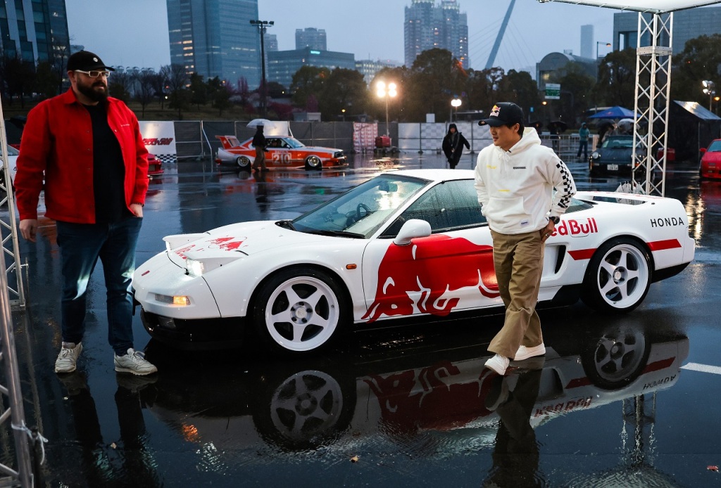 角田裕毅、東京でのイベントで日本GP特別カラーのレッドブルRB21＆