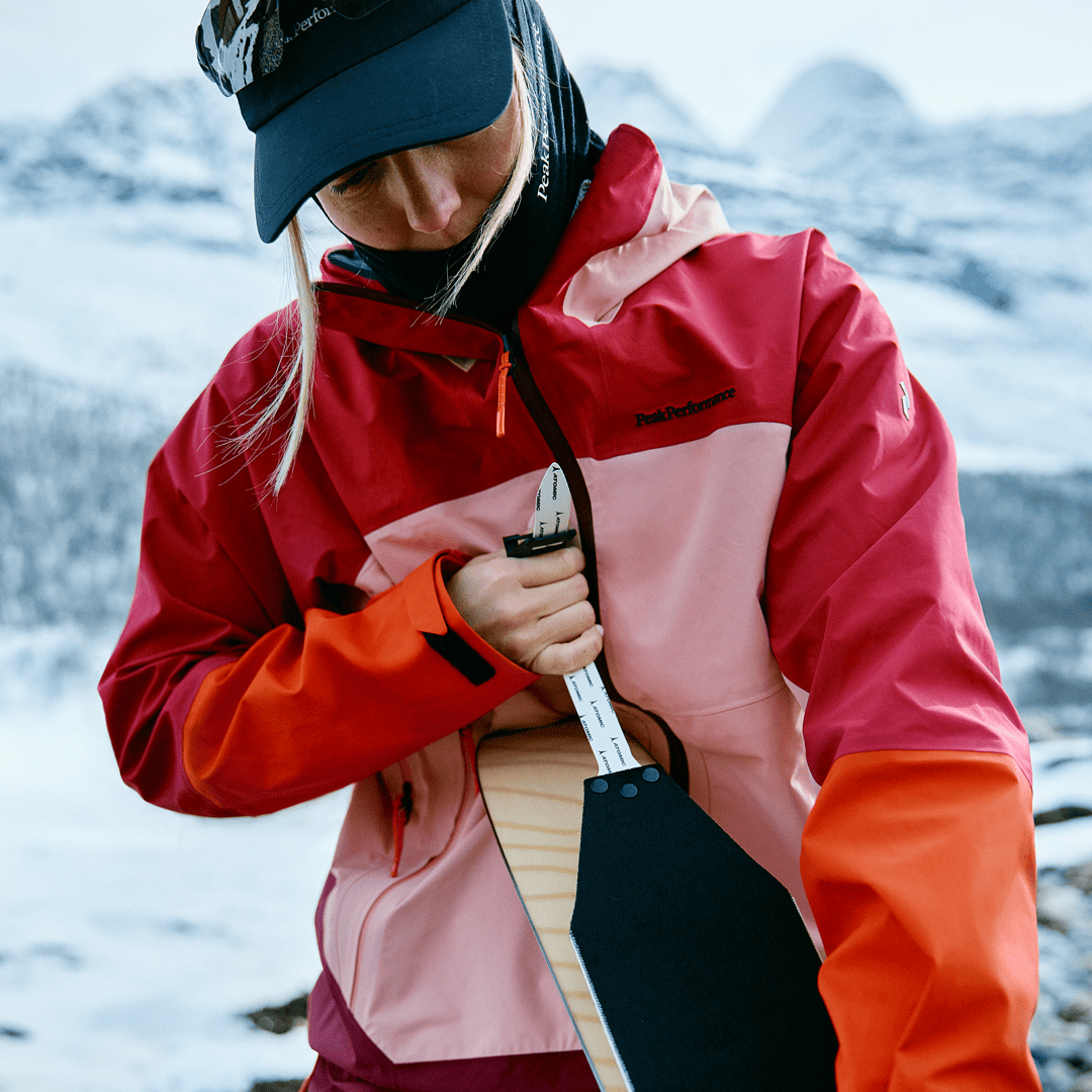 Radiance Insulated Hood Jacket Men | Peak Performance
