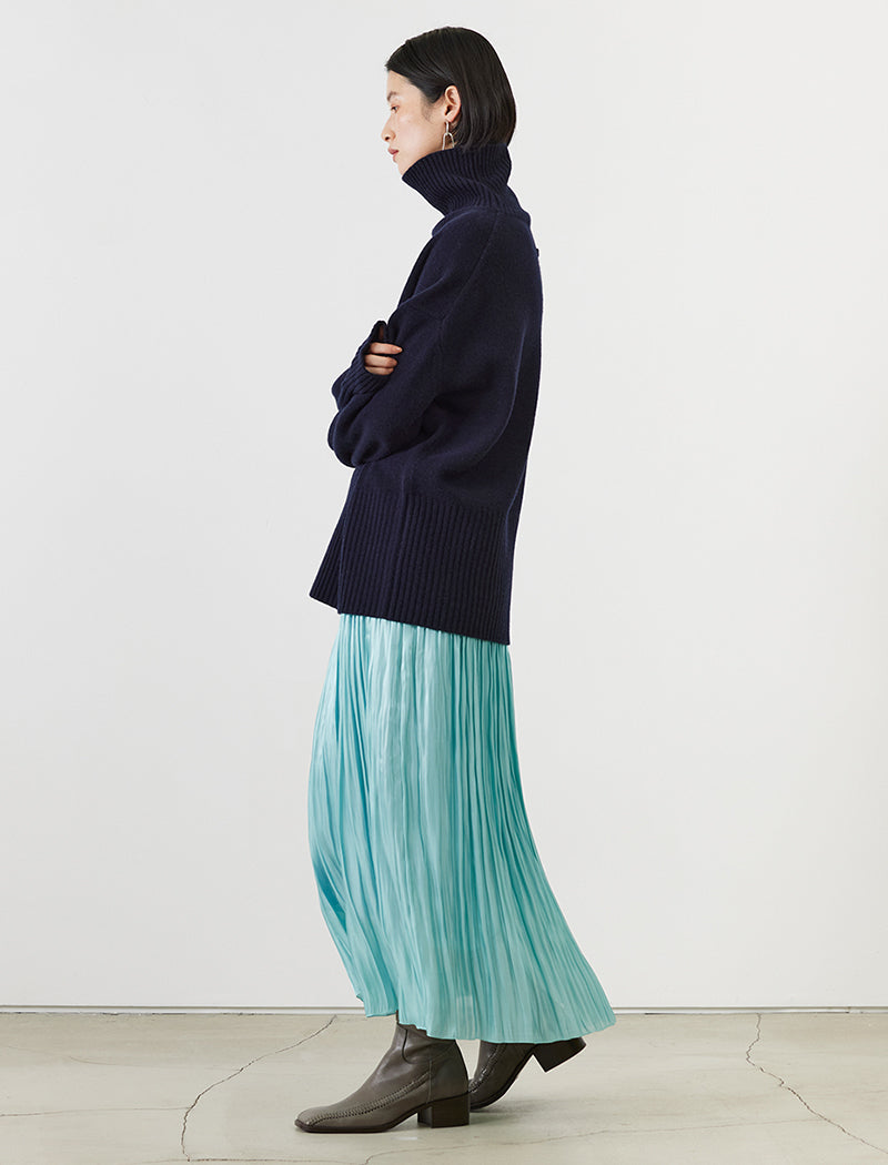 SHINY TEXTURED PLEATED SKIRT