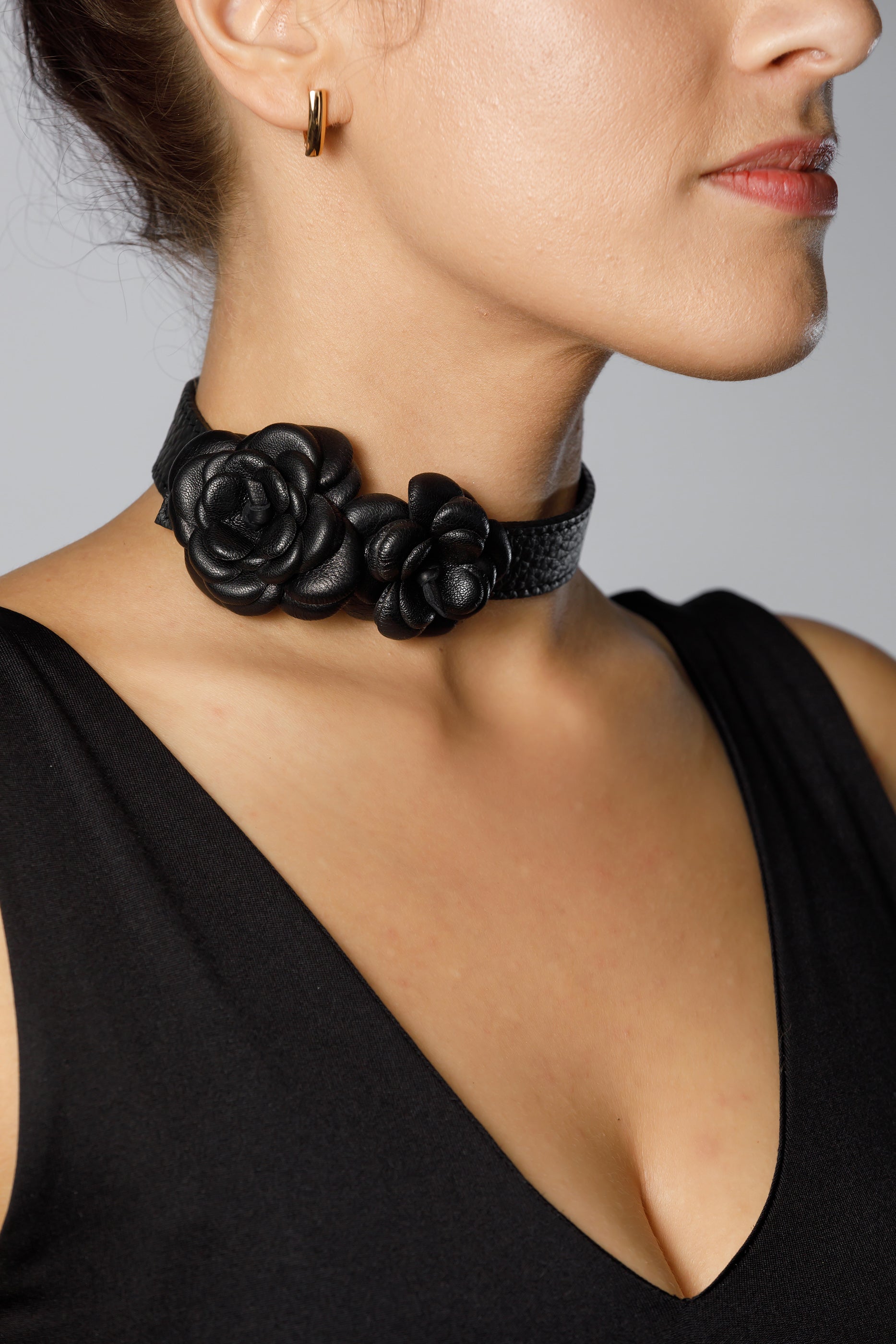 Leather choker / bracelet FLOWERS – Adelle Latvia