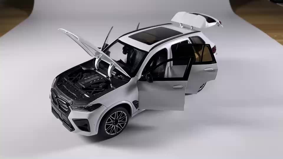 1:18 2025 BMW X5 M Competition LCI SUV Alloy Metal Diecast Model