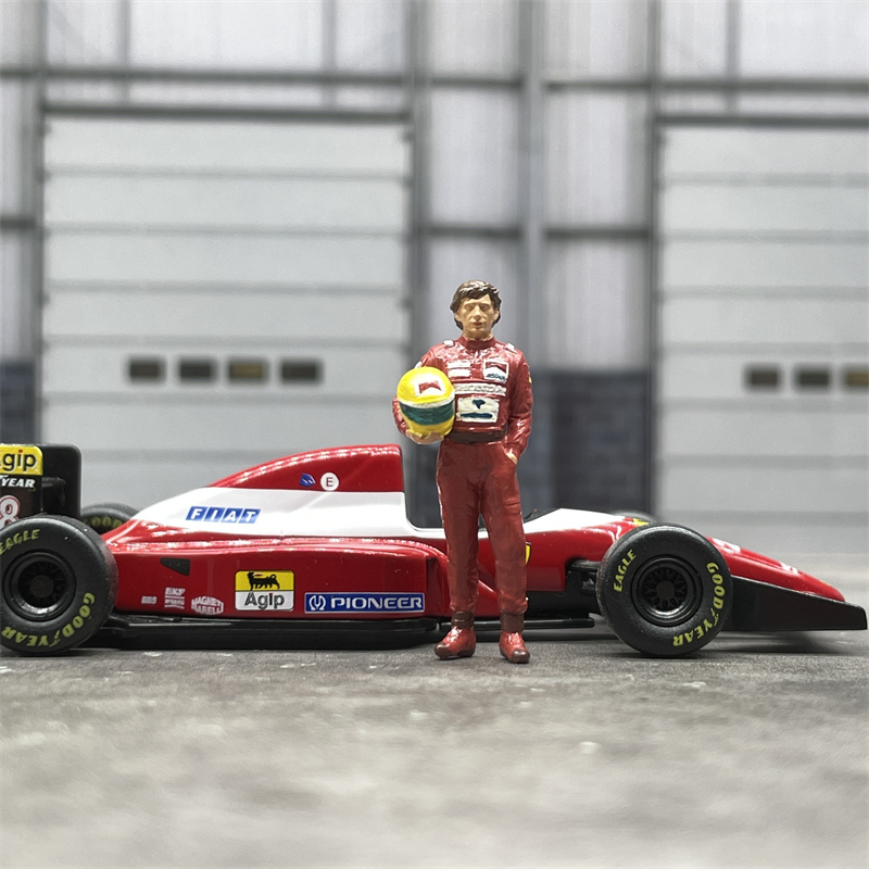 1/64スケールアイルトン · セナフィギュアとF1レーシングカーモデル