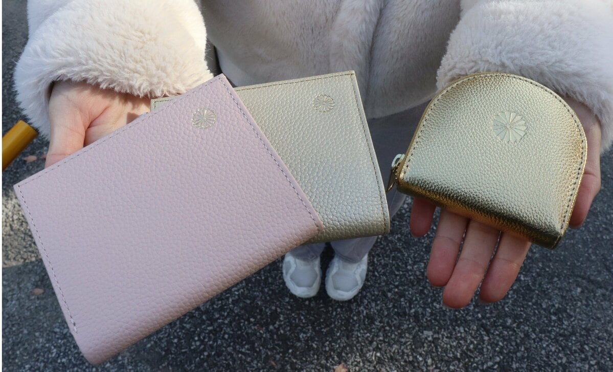 皇居開門前に100人超の行列 お目当ては知る人ぞ知る「皇居財布」 爆発