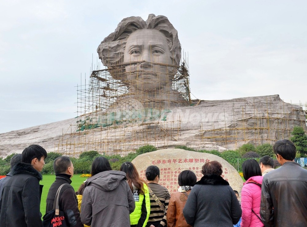 スフィンクス?巨大な毛沢東像、生誕120年前にお色直し 写真8枚 国際