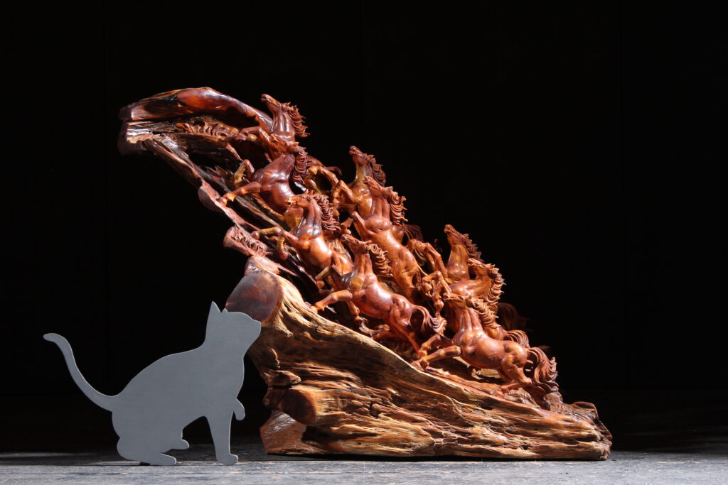 木彫りの馬群 | 赤富士竜市