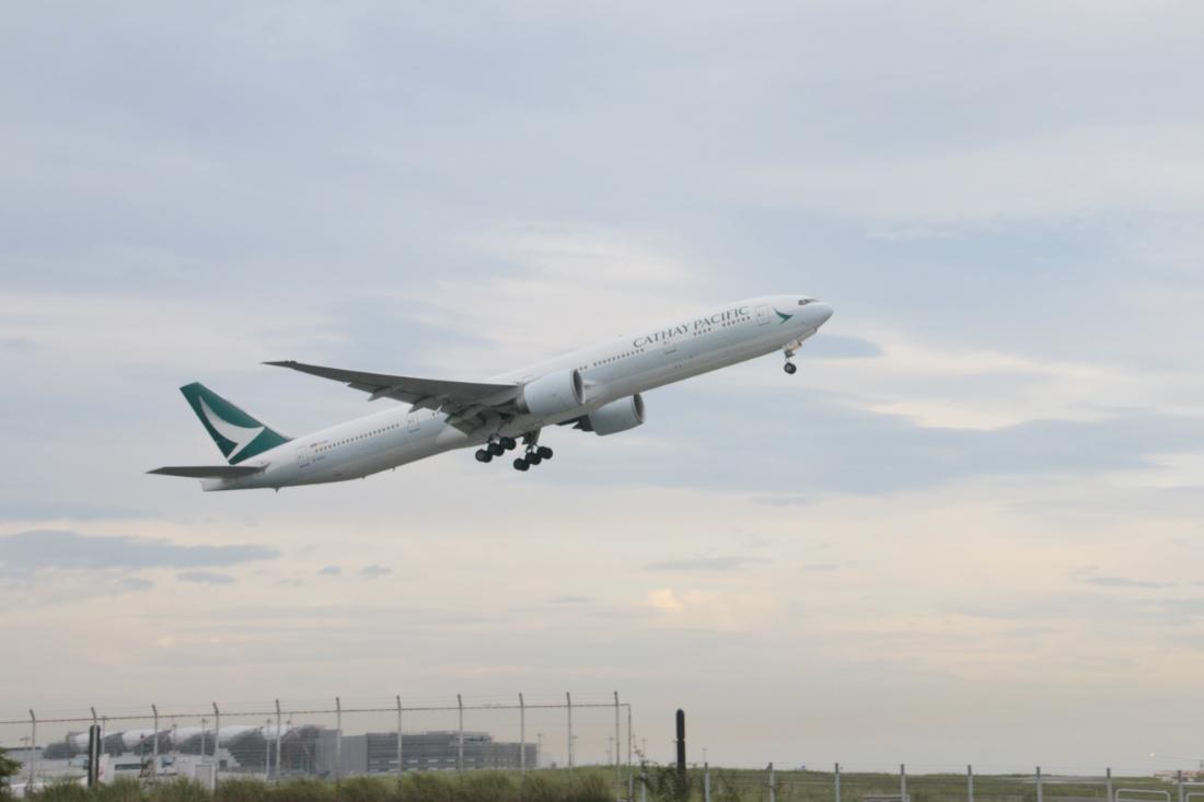 キャセイパシフィック航空 日本就航時と同じ羽田空港にて「65周年