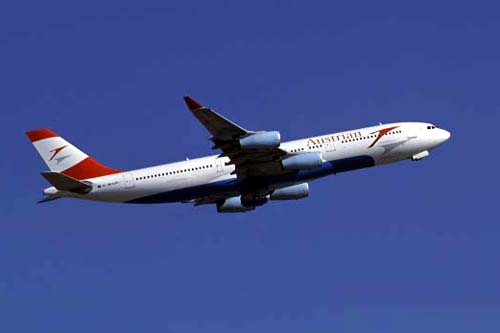 オーストリア航空 新塗装 A340-212 OE-LAH 成田空港 2006年1月29日