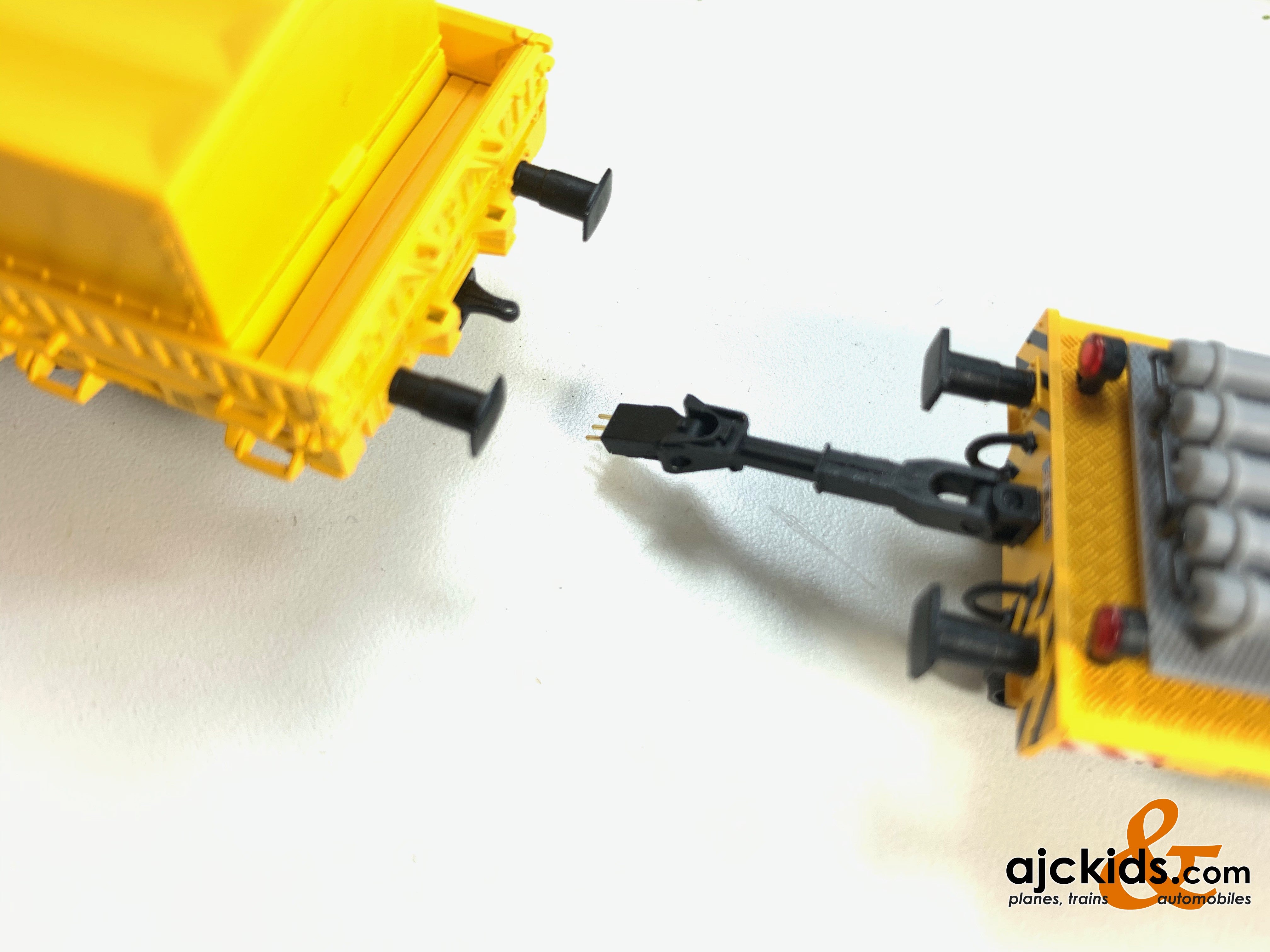 Marklin 39940 Two-Way Mercedes Unimog with a Catenary Installation