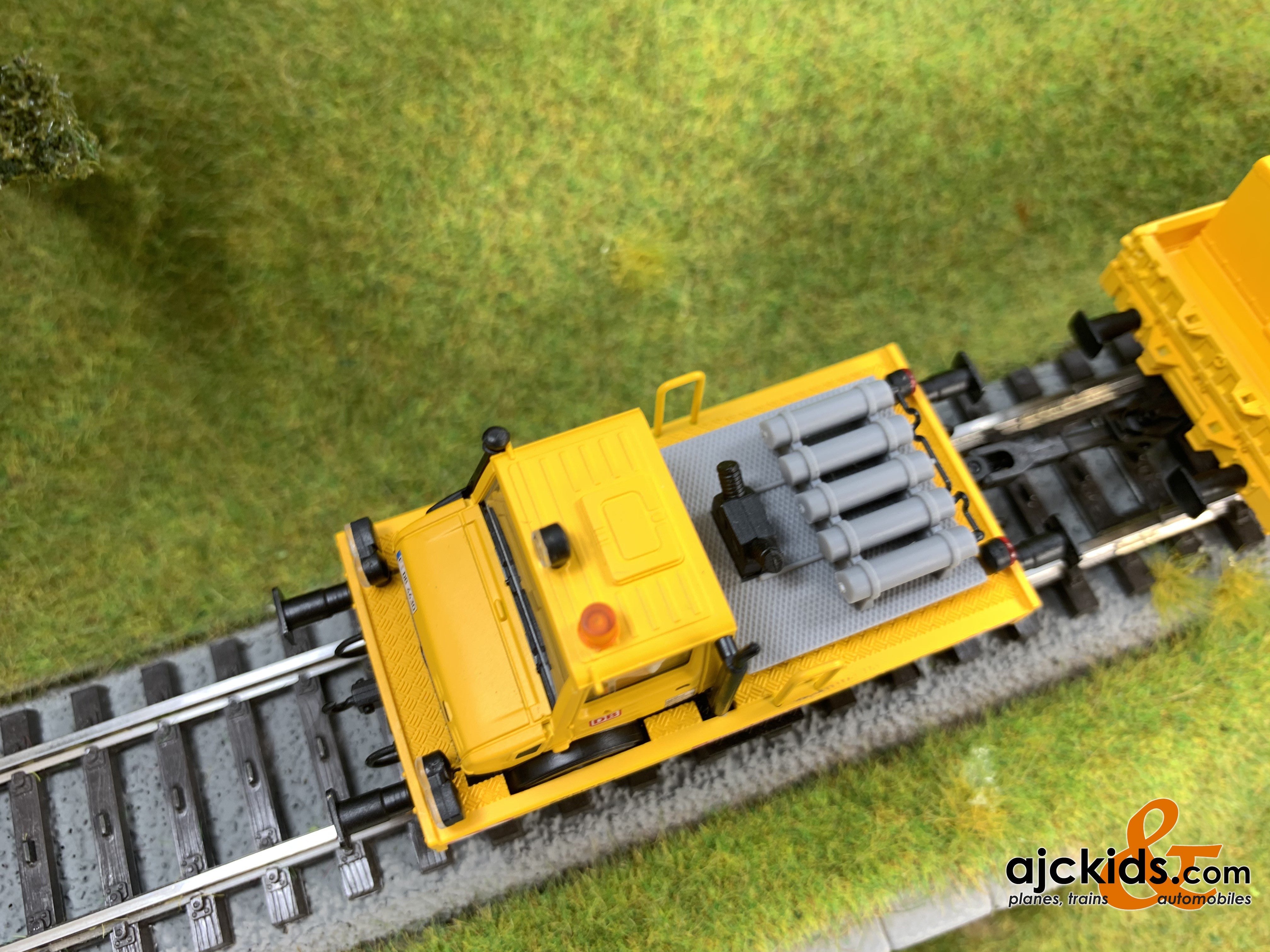 Marklin 39940 Two-Way Mercedes Unimog with a Catenary Installation