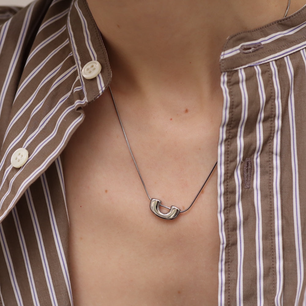 N191 stainless horseshoe necklace – AJIRO