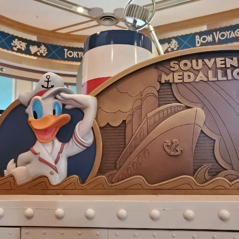 映えスポット！？ボンボヤージュのメダル！ | Trip.com 浦安