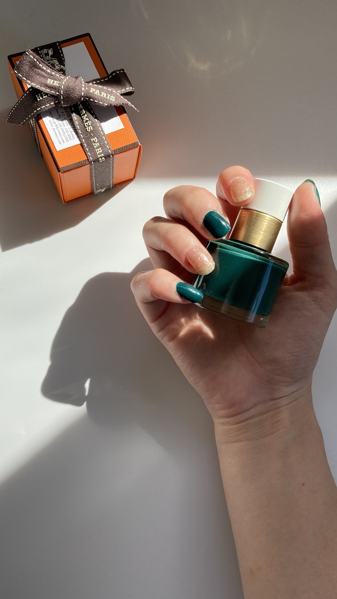 口コミ】エルメスのネイルカラー、レ マン エルメス使用レビュー