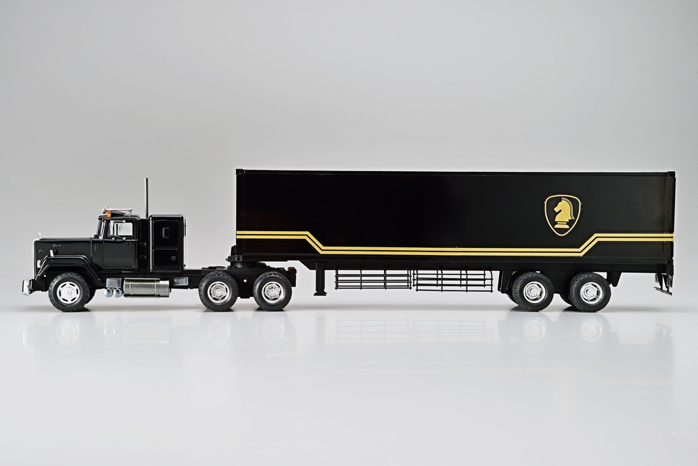 1/28 ナイト財団トレーラー - AOSHIMA SCALE MODEL LINEUP